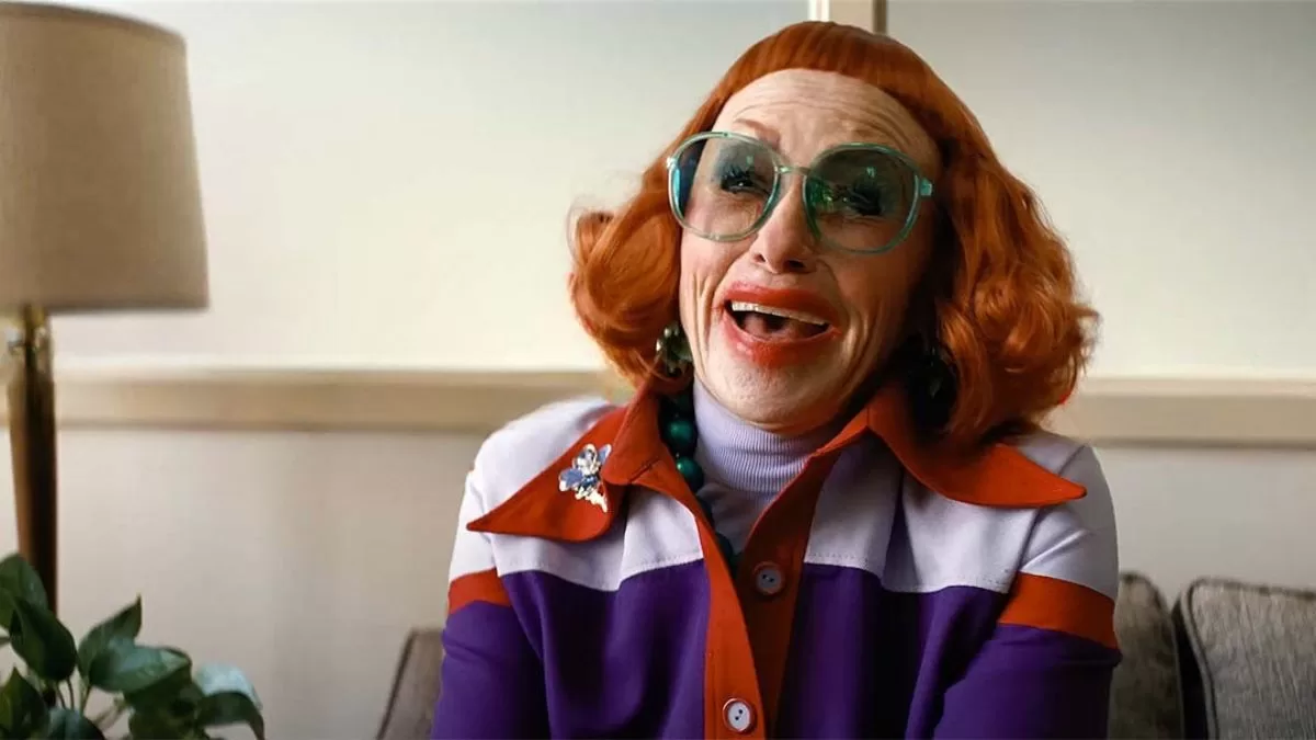 Tía Gladys en Weapons.