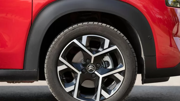 Sernac auto SUV GettyImages-1347502132