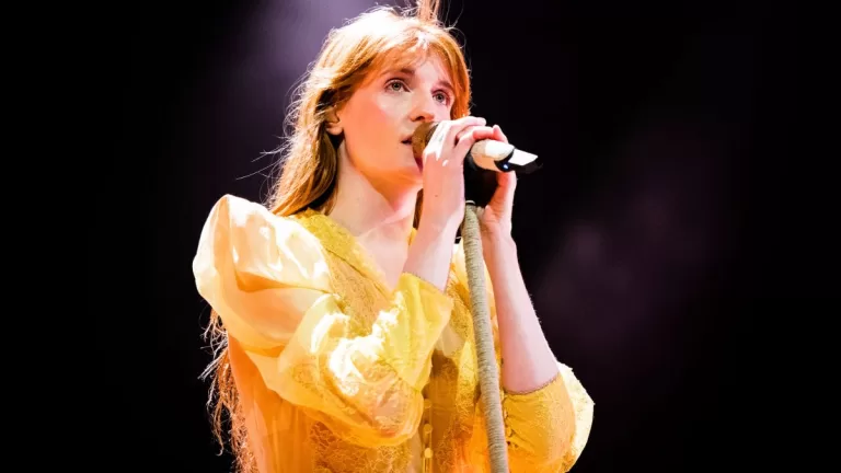 Florence + The Machine revela la lista de canciones de su próximo álbum que saldrá en esta fecha