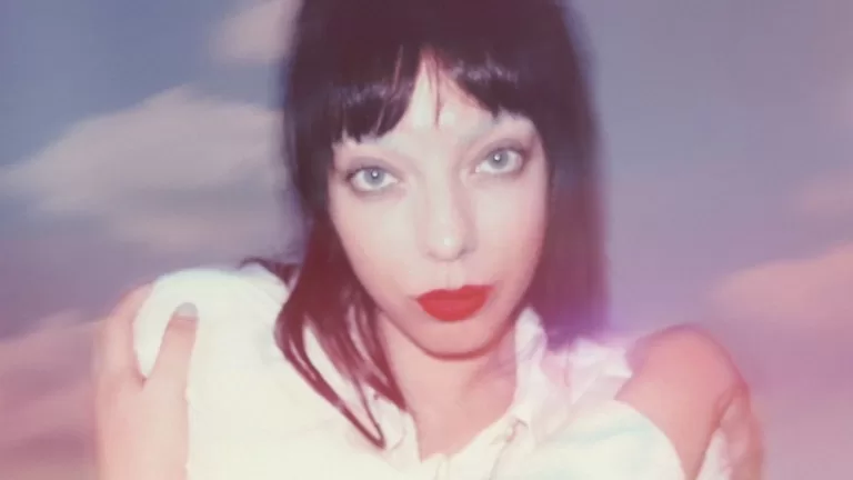 "Tiene una intención clara": La hija de Gustavo Cerati estrenó un nuevo single y próximamente lanzará su álbum debut