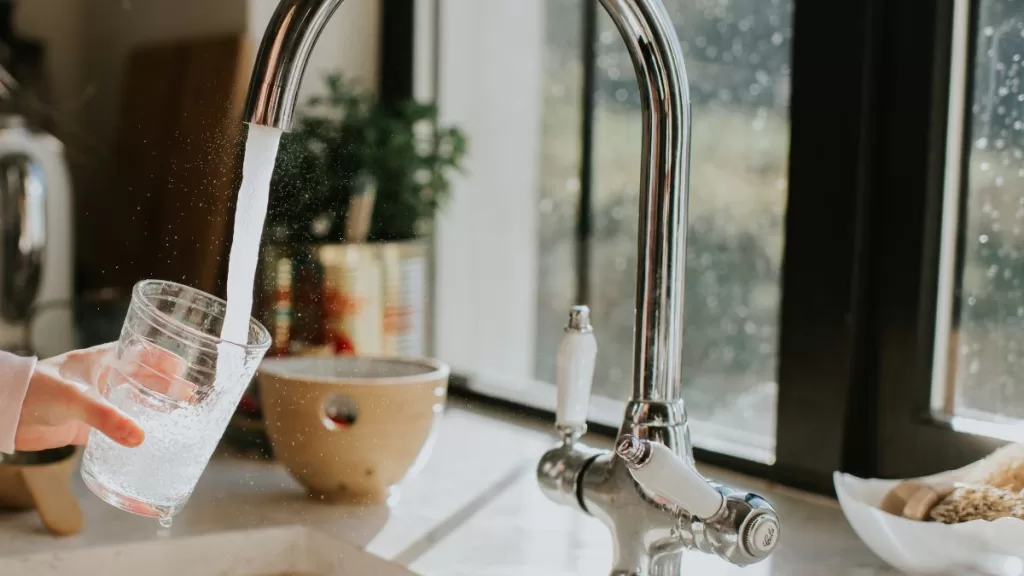 Corte de agua GettyImages-2213258726 web