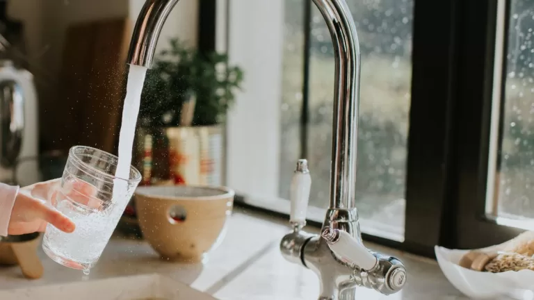 Corte de agua GettyImages-2213258726 web