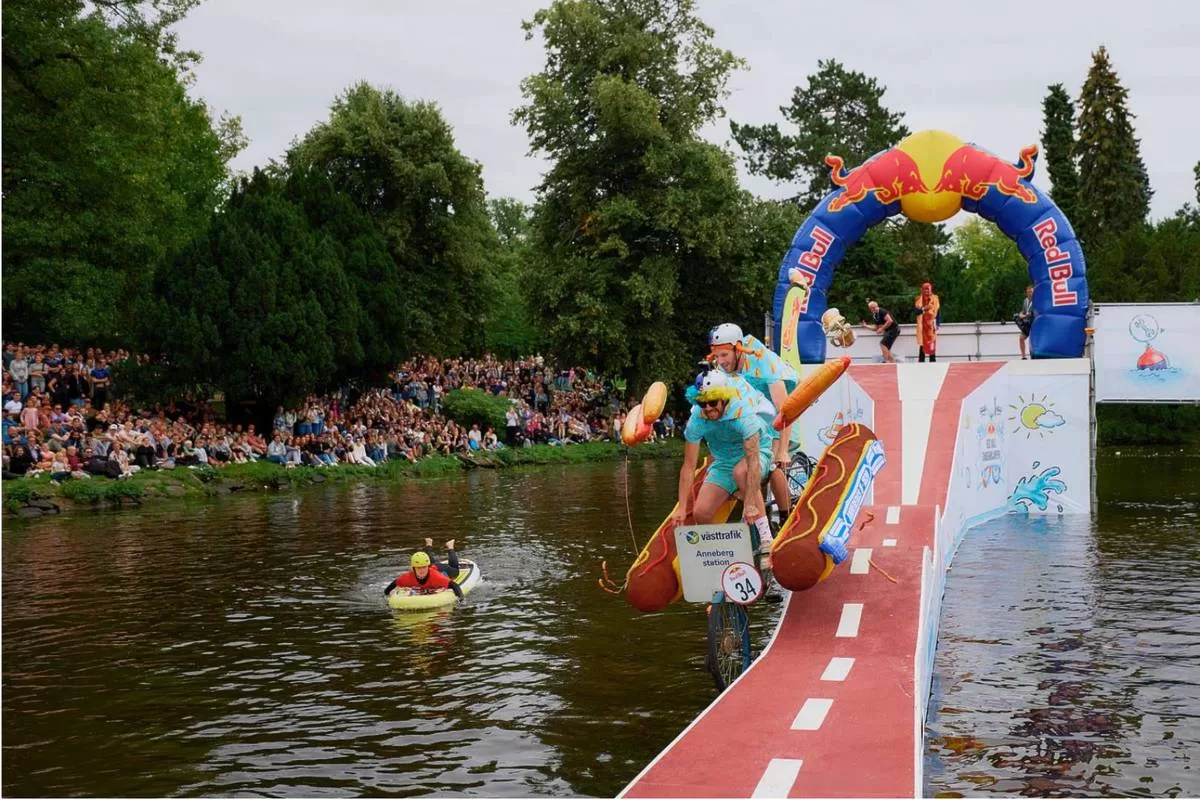 Red Bull al agua pato