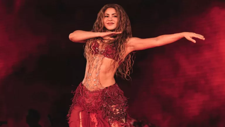 Shakira @CHRISCORNEJO_ Chile press 1