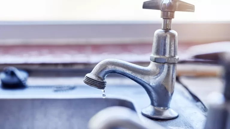 Corte de agua GettyImages-959924082 web