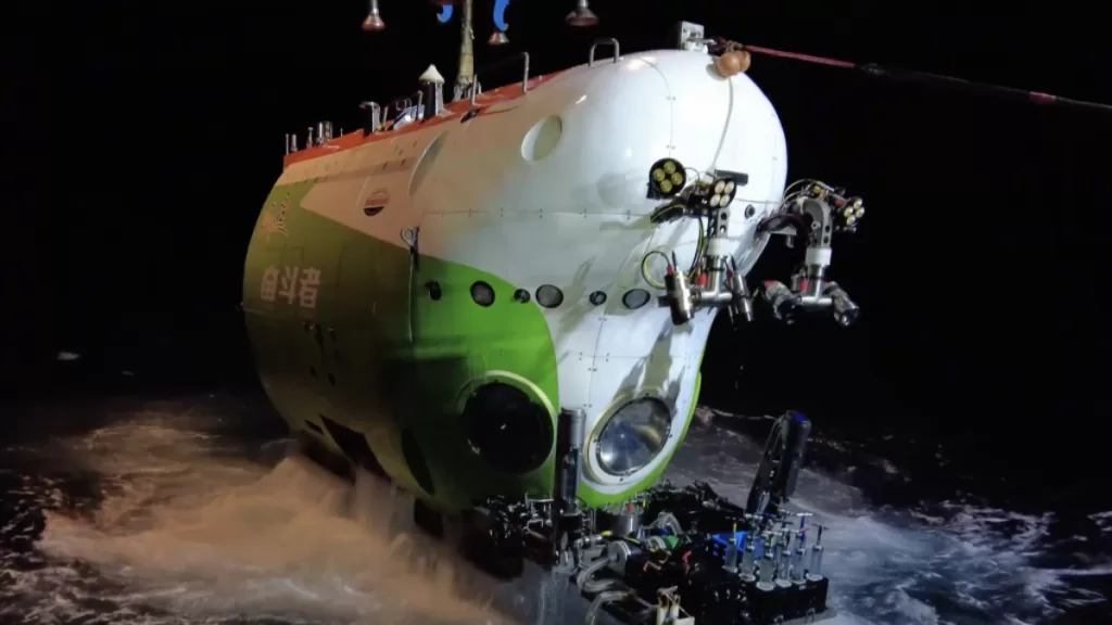 Científica chilena en expedición