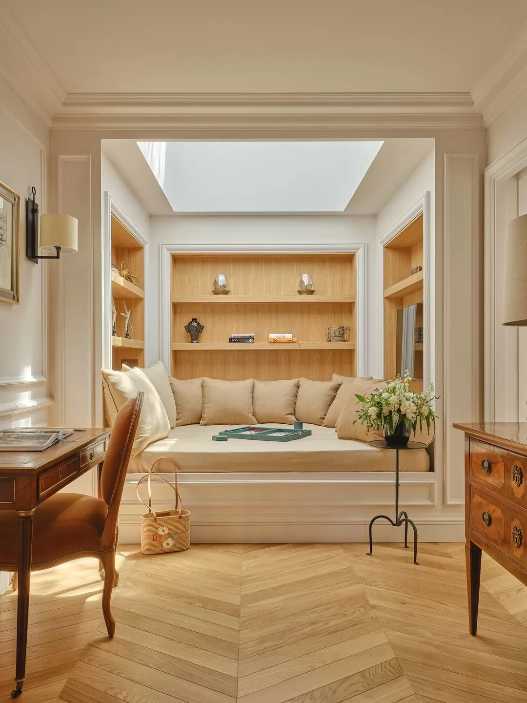 The White Lotus Hotel Francia