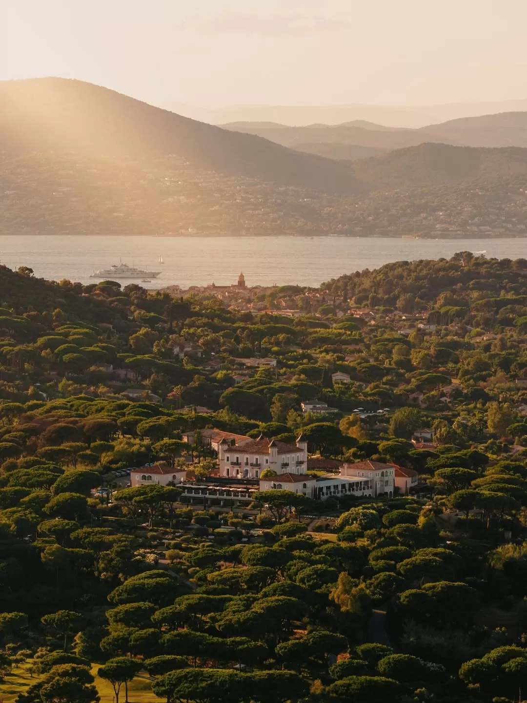 The White Lotus hotel Francia (2)