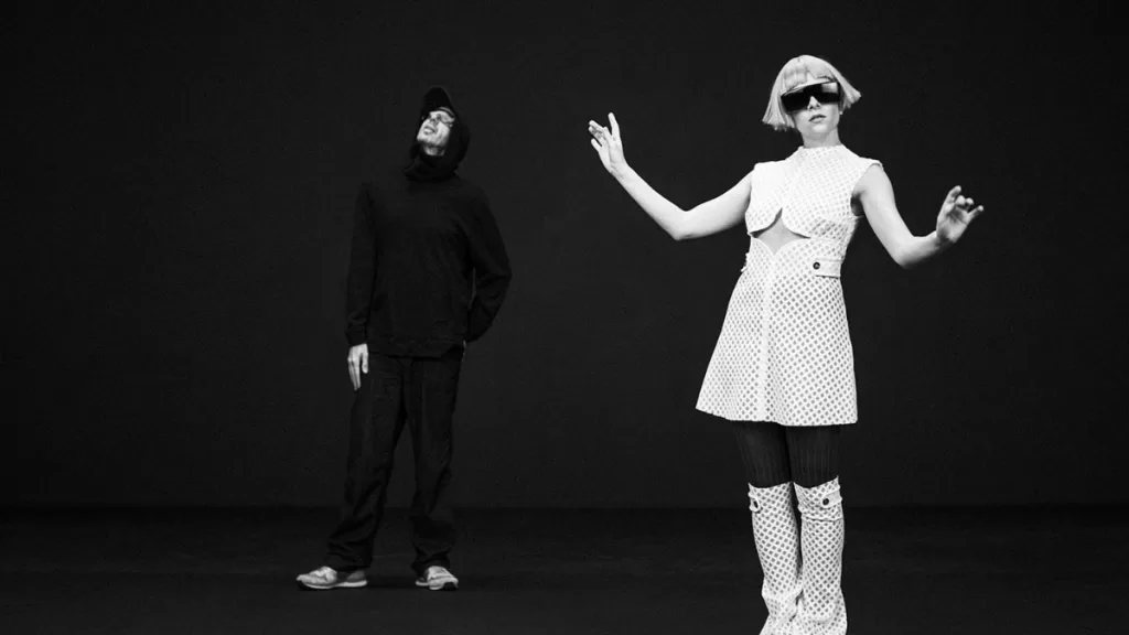 Tomora AURORA y The Chemical Brothers