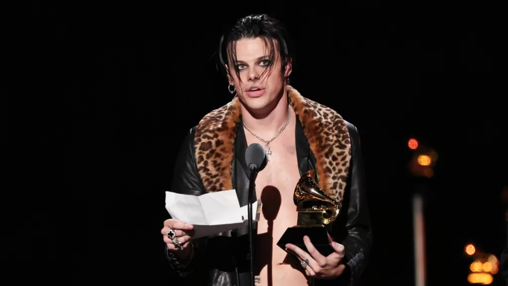 Yungblud propone hacer una canción para James Bond con Oasis y estas fueron las respuestas de los Gallagher, Getty