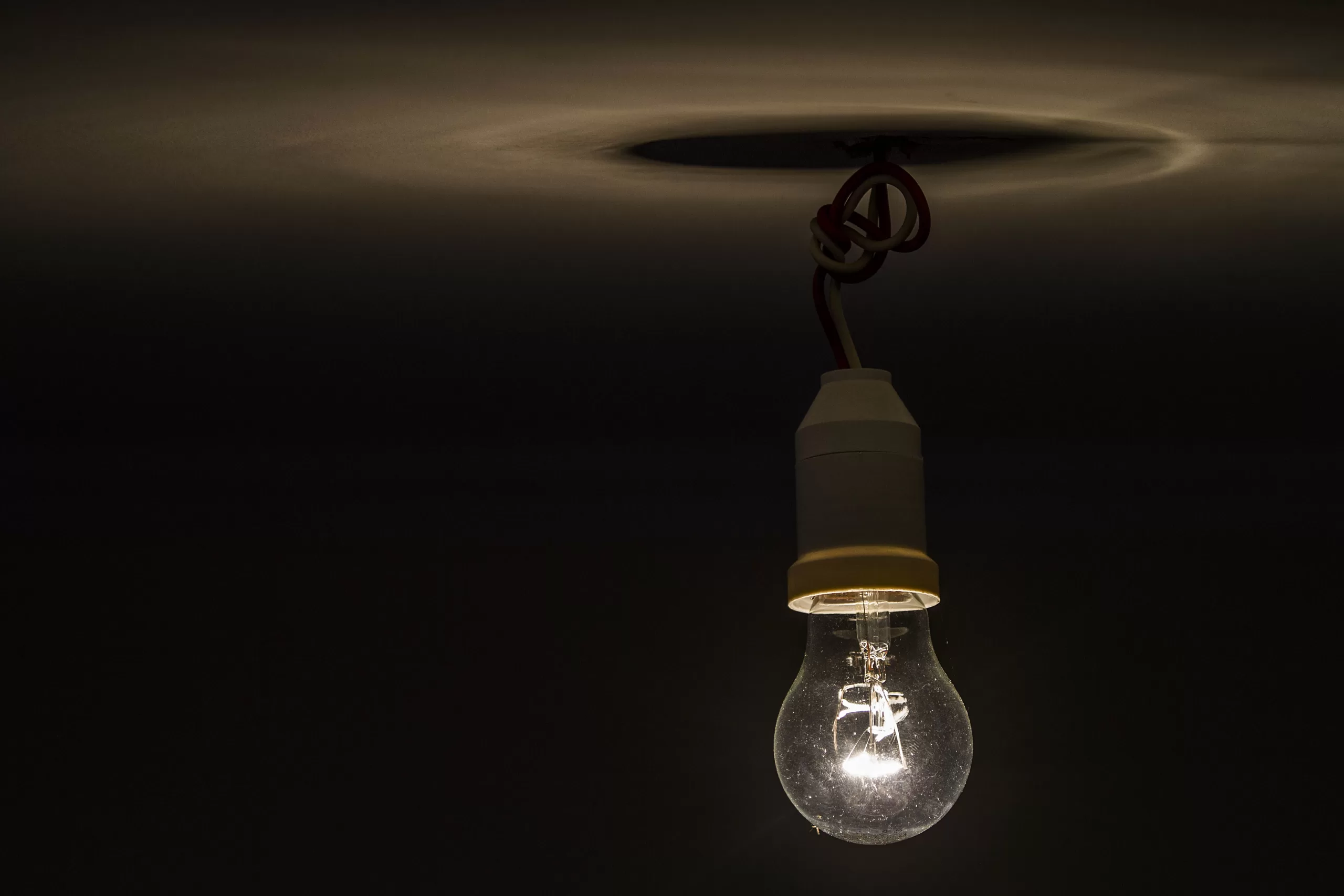 Cuentas de luz aumentarían hasta en un 25%