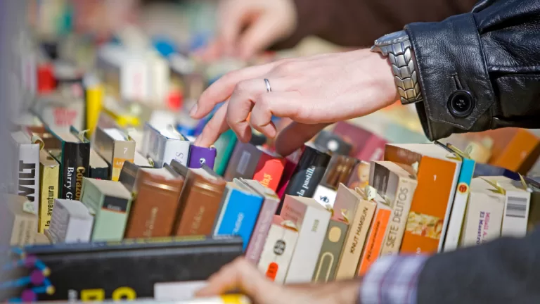 Ministerio de Culturas abre convocatoria para los Premios Literarios 2026