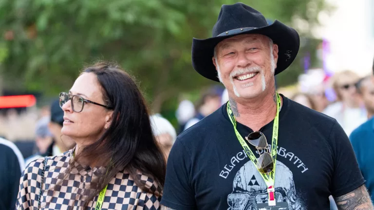 Una propuesta inusual: Vocalista de Metallica pide matrimonio de forma inesperada