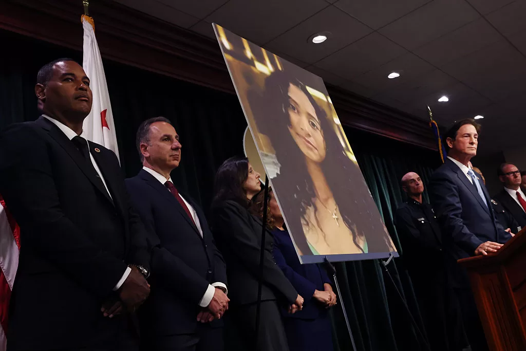 Conferencia de prensa de acusación de D4vd por muerte de Celeste Rivas.