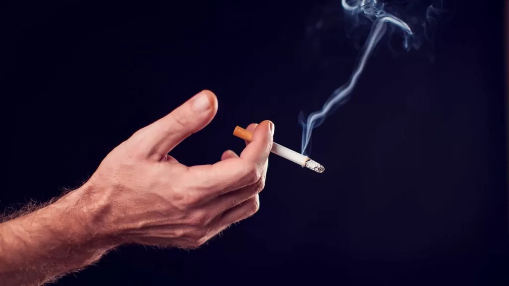 Fumar cigarrillo GettyImages-1189804553 web