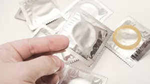 condones