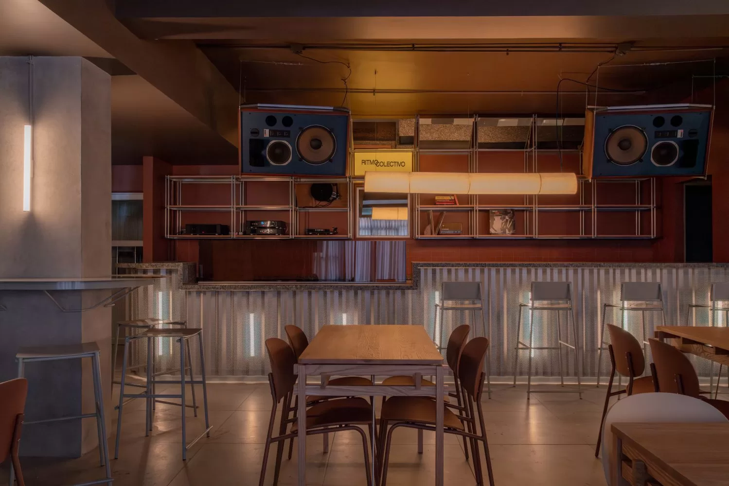 Bar listening