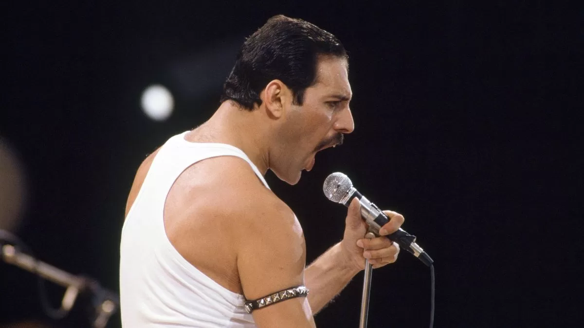 Freddie Mercury Cantando 