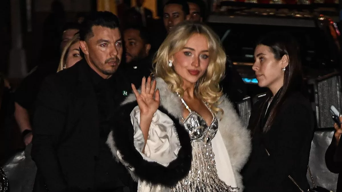 Sabrina Carpenter junto a sus guardias