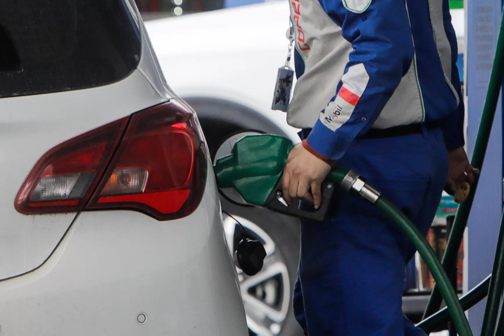 Anuncian alza del precio de los combustibles