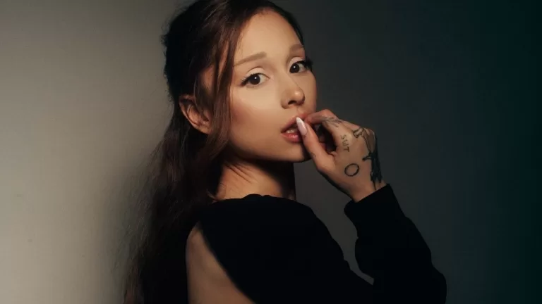Ariana grande web