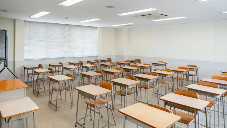 Colegio GettyImages-1414877372 suspensión de clases