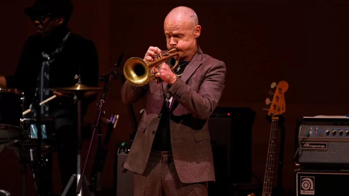 Flea tocando trompeta 2026