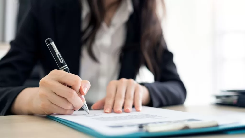 Persona firma GettyImages-1165899618 web