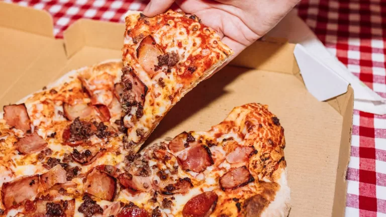 Pizza GettyImages-2184727661 web