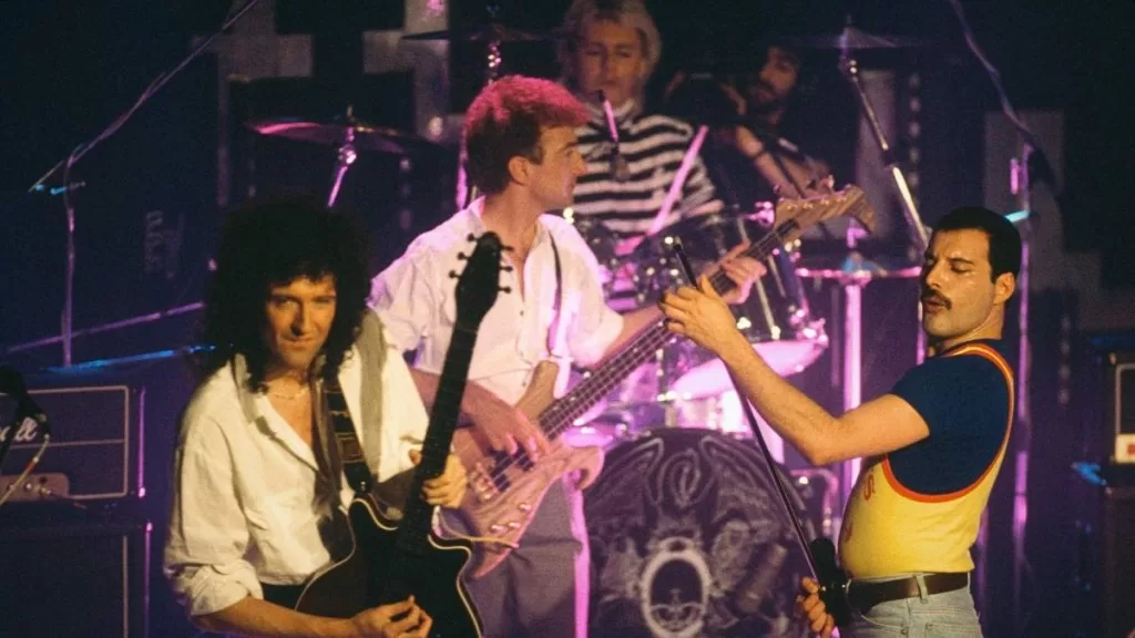 Queen GettyImages-109887369 web