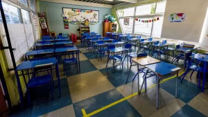 Suspensión de clases GettyImages-1258634128 web