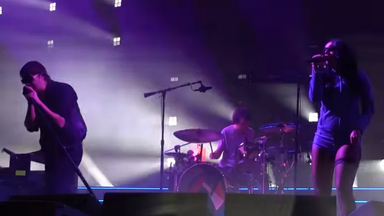 Charli xcx y the strokes