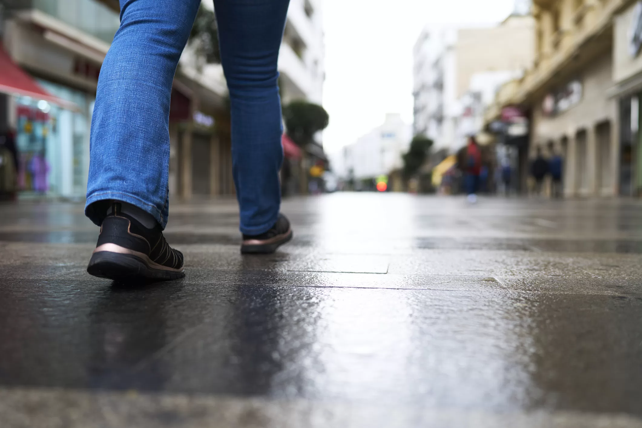 persona caminando