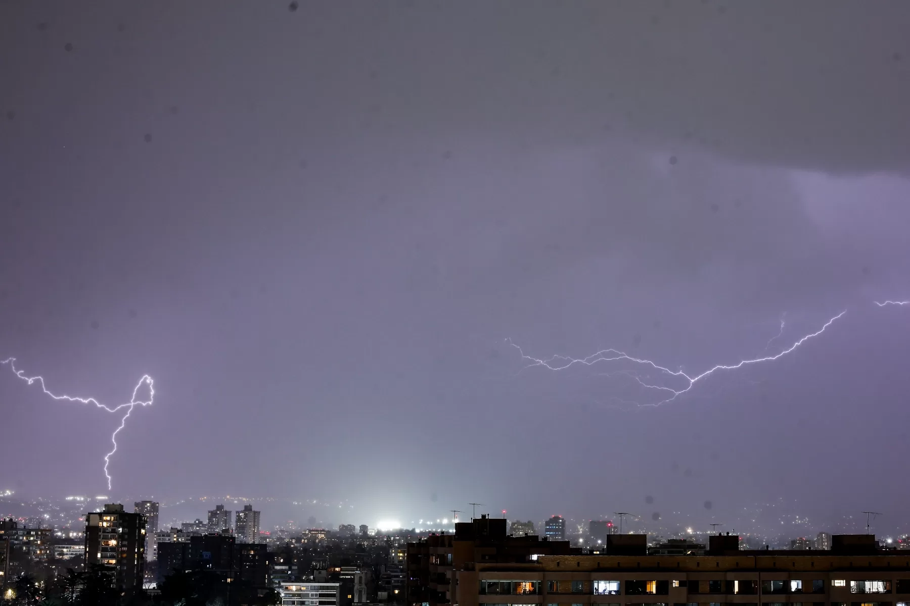 Lluvia en Santiago A_UNO_1763249 (1)